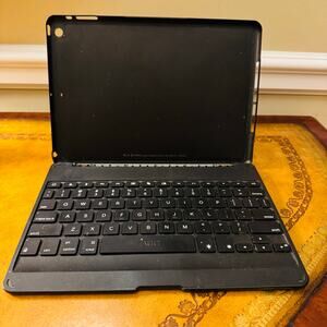 Apple iPad Black Keyboard Case